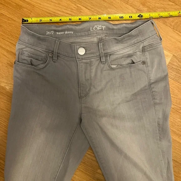 Ladies Size 26/2 LOFT Gray Super Skinny Jeans with Raw Hem LOFT GUC - Picture 3 of 6